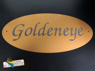 Goudkleurig kunststof ovalen plaat graveren met tekst.